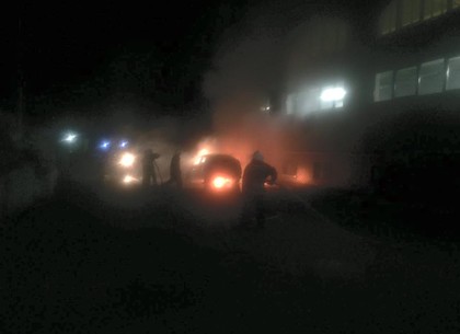 BMW на Сумском рынке облил жидкостью и поджог неизвестный - полиция (ФОТО)
