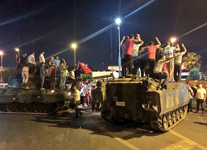 Попытка военного переворота в Турции: хроника событий (ФОТО)