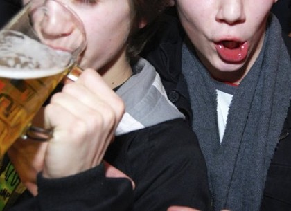 12-летнего мальчика застукали за распитием спиртного в харьковском кафе