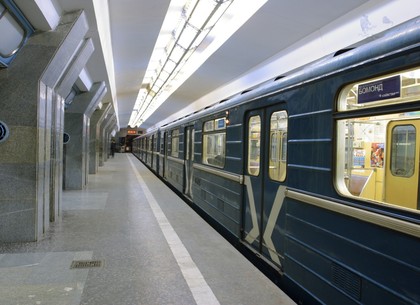 На новой линии метро из состава высадили пассажиров