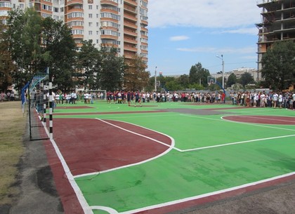 Как в Харькове строят новые школьные стадионы