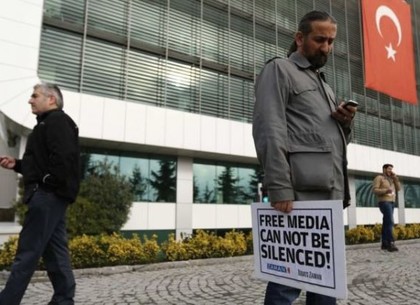 В Турции закроют более ста СМИ