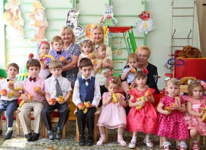 Дети из областного дома ребенка получили игрушки и сладости (ФОТО)
