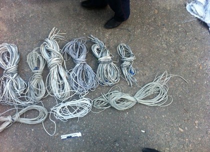 На Салтовке задержали того, кто срезал интернет-кабель (ФОТО)
