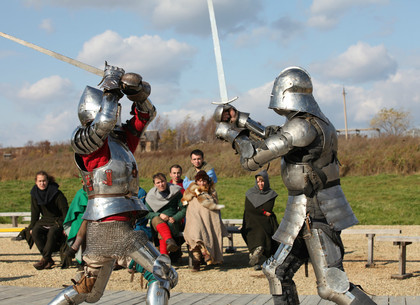 Харьковчане смогут примерить рыцарские доспехи и вдоволь намахаться мечами