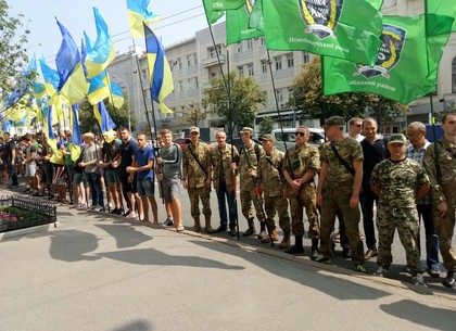 Бойцы АТО под мэрией Харькова требуют от государства компенсации льготного проезда (ФОТО)