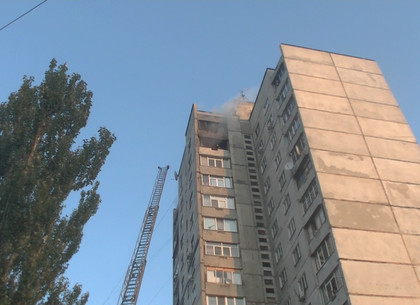 Утром в Харькове горела шестнадцатиэтажка (ВИДЕО)