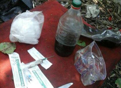 В лесополосе Кулиничей полиция поймала наркоманов (ФОТО)