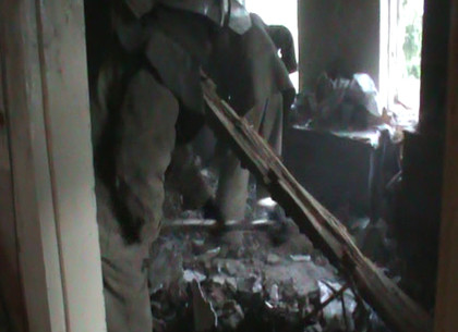 В Купянске под рухнувшим потолком дома погибла женщина
