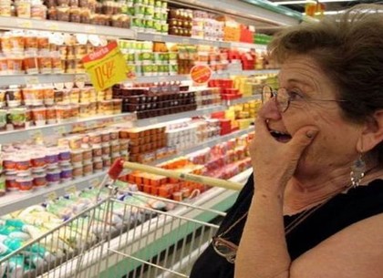 Через неделю на большинство продуктов в Украине отпустят цены