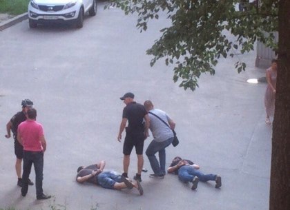 Велопатрульные задержали трех парней, стрелявших из пистолета возле «Компаса» (ФОТО)