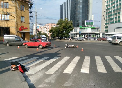 ДТП на перекрестке проспекта Гагарина и Плехановской: «ВАЗ» и мотоцикл не поделили дорогу (ФОТО)