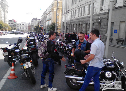 Под мэрией прошел пикет мотоциклистов (ФОТО)