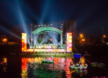 Концерт на воде возле сквера «Стрелка» в Харькове