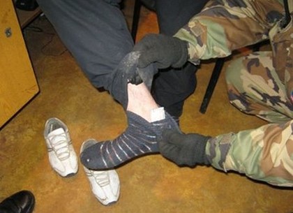 Харьковчанин пытался спрятать в носке наркотики от пограничников