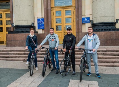 День без авто: депутаты «Відродження» приехали на работу на велосипеде (ФОТО)