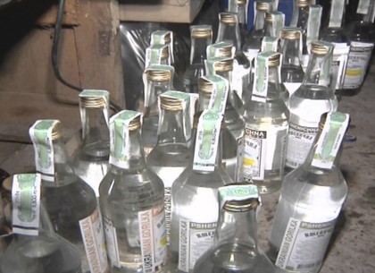 Жители Алексеевки жалуются на нелегальную точку по продаже паленой водки