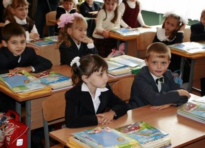 Школьники Харькова стали на шаг ближе к 12-летке