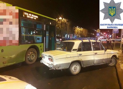 В Харькове «шестерка» с пьяным водителем протаранила троллейбус