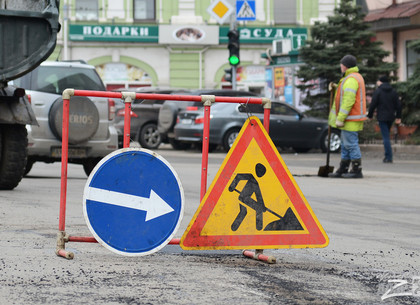 Харьковчане просят мэрию провести ремонт дороги по улице Бажана