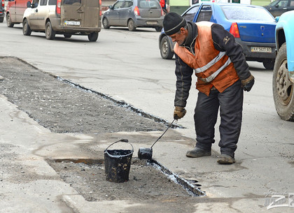 Харьковчане просят горсовет отремонтировать дорогу по Довгалевского
