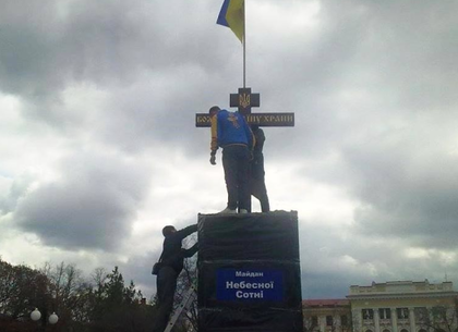 Харьковчанин предлагает мэрии установить на площади Небесной Сотни памятник Петру Василенко