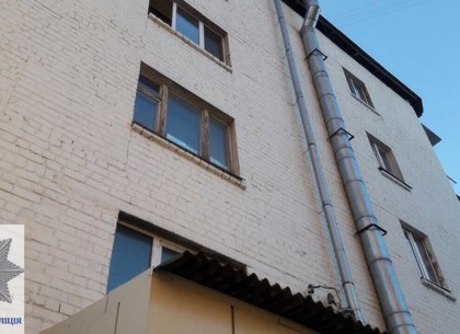 На проспекте Гагарина девушка выпала с четвертого этажа (ФОТО)
