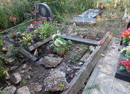 Кладбищенский вандал надругался над 15 могилами под Харьковом