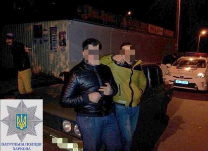Харьковскому полицейскому сунули взятку в карман (ФОТО)