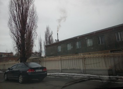 Харьковчане жалуются на едкий запах на проспекте Гагарина из-за сжигания пластика (ФОТО)