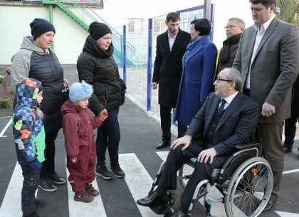 Геннадий Кернес открыл первый в Украине спорткомплекс в детском саду