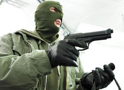Вооруженный в маске ограбил аптеку в Харькове