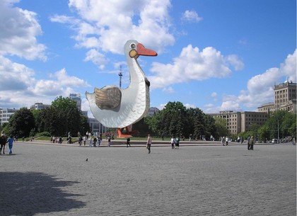 Установить памятник гусю на площади Свободы, - петиция
