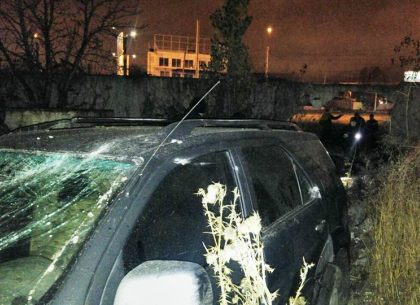 Пьяный водитель протаранил бетонный забор на Салтовке (ФОТО)