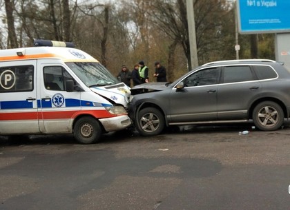 В Харькове скорая с военными попала в ДТП, есть пострадавшие