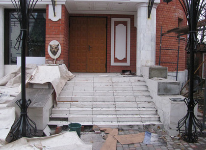 Полиция расследует взрыв в частном доме на Шатиловской (ФОТО)