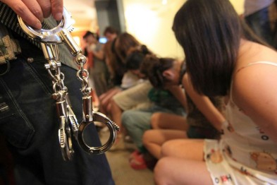 Полиция задержала группу лиц, вывозившую харьковчанок для проституции за границу (ВИДЕО)