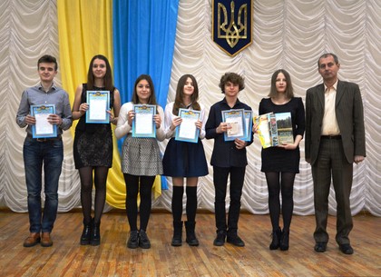Харьковские школьники успешно выступили на всеукраинском турнире юных химиков (ФОТО)