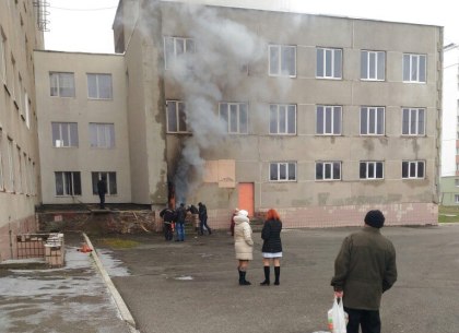 Утренний пожар в поликлинике (ФОТО)