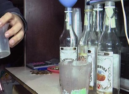В Харькове возле детсада вовсю торгуют алкоголем на разлив