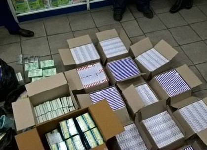 Харьковские правоохранители изъяли в аптеке более 15 тысяч кодеиносодержащих таблеток