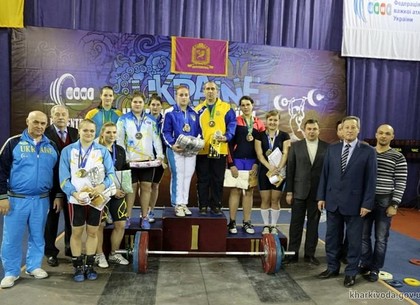 Харьковские тяжелоатлеты выиграли турнир памяти Игоря Рыбака (ФОТО)