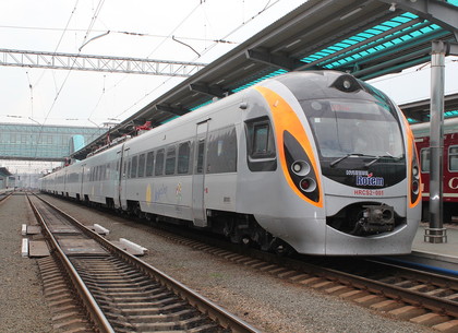В новогодние праздники появится дополнительный скоростной поезд в Киев
