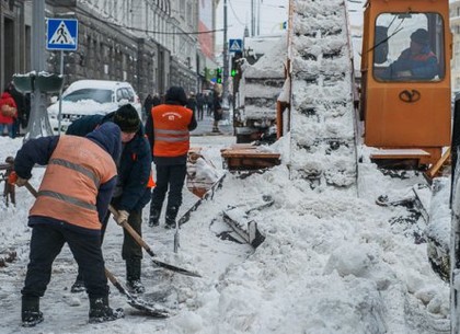 За сутки в городе убрали около 3 тысяч кубометров снега