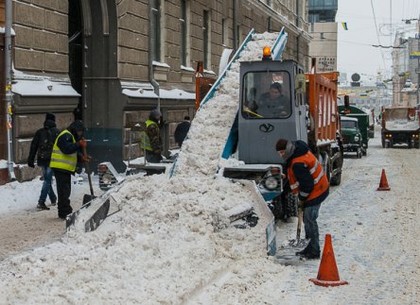 За сутки в городе убрали 2,5 тысячи кубометров снега
