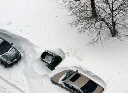 Харьковчан просят не парковать машины на улицах