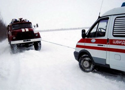 На Харьковщине почти 20 машин скорой помощи застряли в сугробах
