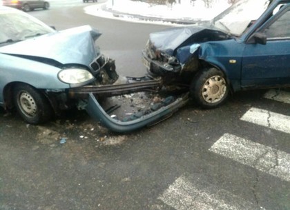 В лобовом столкновении  на Новгородской пострадали пассажиры