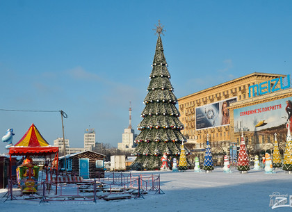 Харьковская новогодняя елка - самая высокая в Украине (ИНФОГРАФИКА)