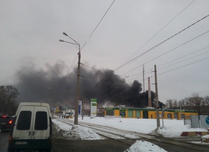 Утром горели склады на бывшем кожзаводе возле Гидропарка (ФОТО)